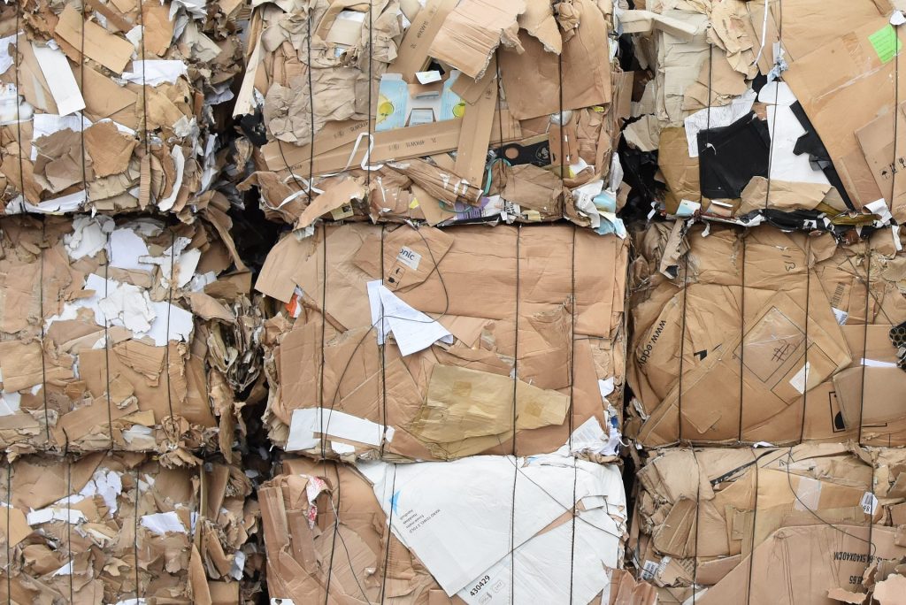 Reducing Packaging Waste by Using Sustainable Materials